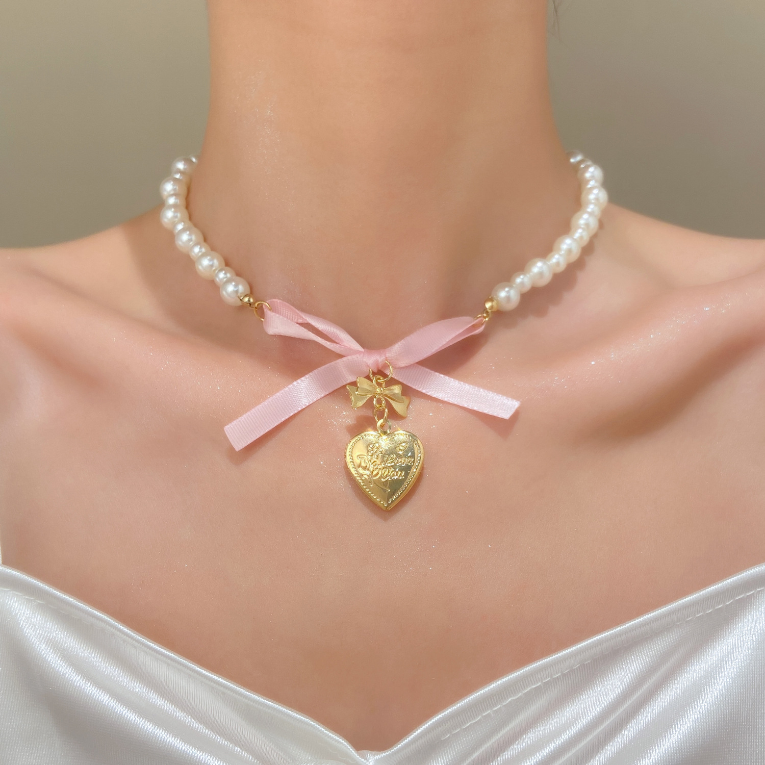 Französische romantische rosa  – Pearl Trim Chain Bewertung und Preis